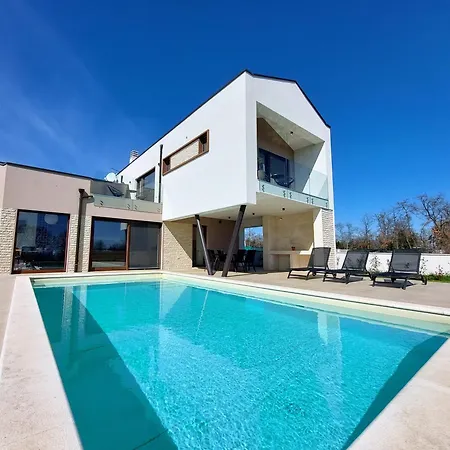 Ogradina, In Istria For 5 Persons, 3 Km From The Sea Peruški
