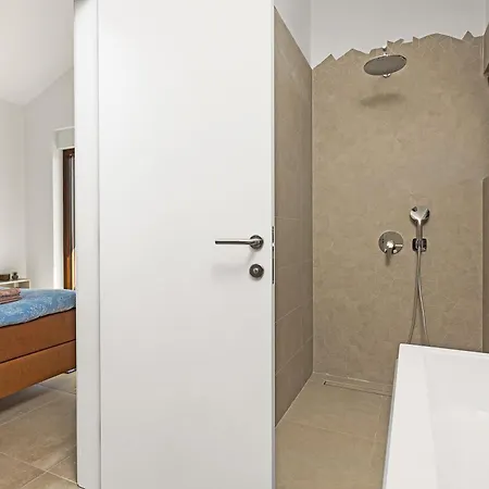 Ogradina, In Istria For 5 Persons, 3 Km From The Sea Peruški