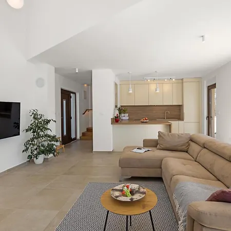 Ogradina, In Istria For 5 Persons, 3 Km From The Sea