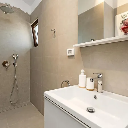 Ogradina, In Istria For 5 Persons, 3 Km From The Sea 빌라 *