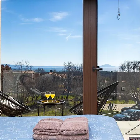 Ogradina, In Istria For 5 Persons, 3 Km From The Sea Peruški