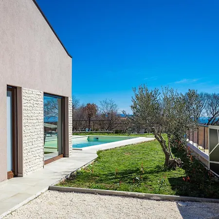 Ogradina, In Istria For 5 Persons, 3 Km From The Sea Peruški